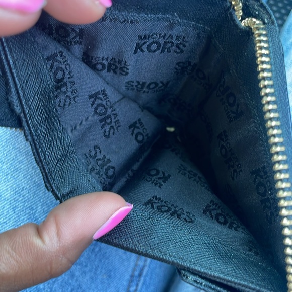 Michael Khors Small Wallet(Some Callouts See Pic & Video) - Picture 5 of 5